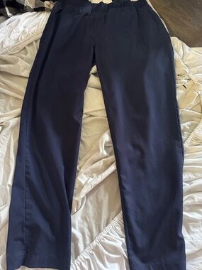 Straight-Leg Women's Petite Scrub Pants in Navy